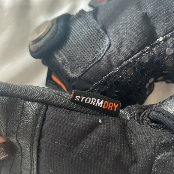 CELTEK premium black insulated ski/ snowboarding gloves with sequin trim - Picture 3 of 7